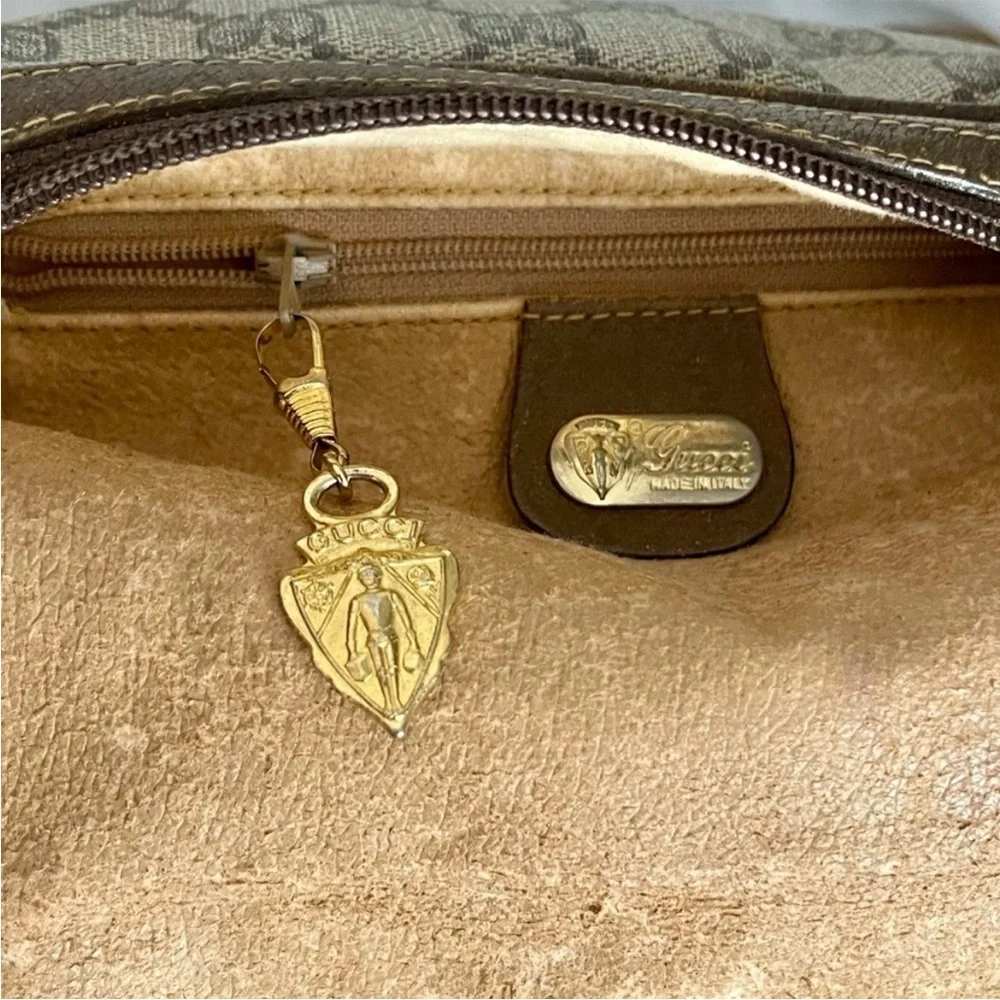 Gucci Micro GG Supreme Vintage Bag - Picture 3 of 11